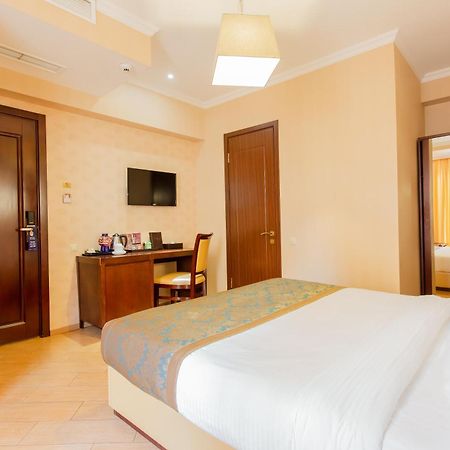 Kmm Hotel Tbilisi Quarto foto
